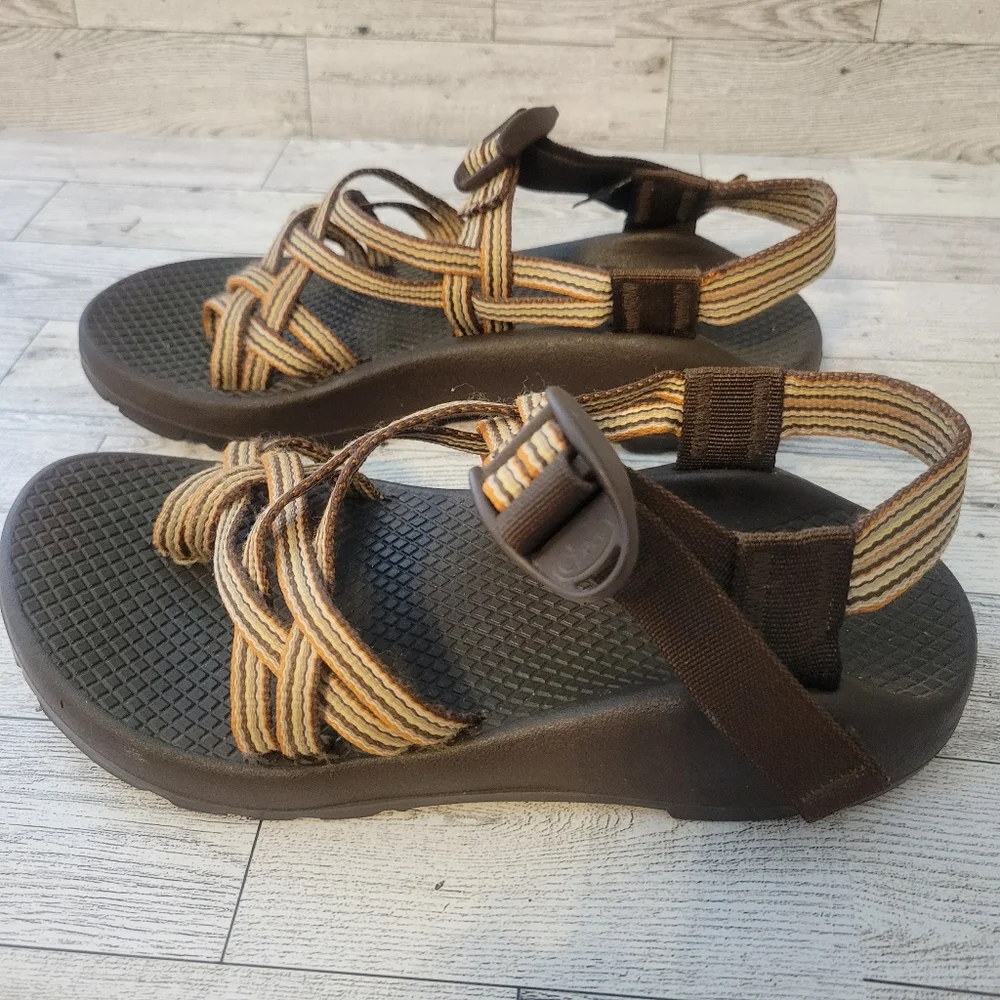 Sold Chaco Womens 6 Sandals Strappy Sports Hicking Vibram Sole Brown Orange. - Picture 2 of 7